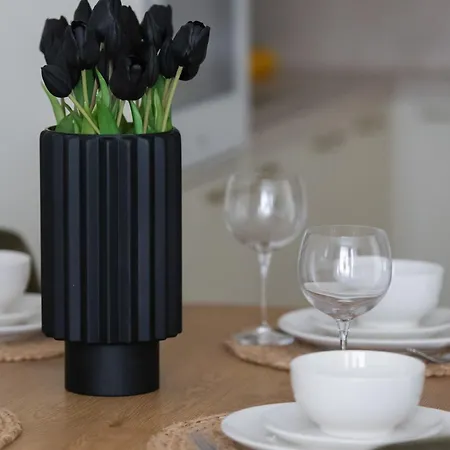 Tasteful One Bedroom By Renters דירה ורשה