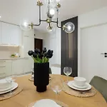 Tasteful One Bedroom By Renters * ワルシャワ