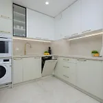 Tasteful One Bedroom By Renters ワルシャワ