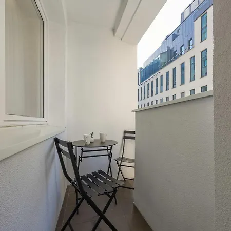 Tasteful One Bedroom By Renters *