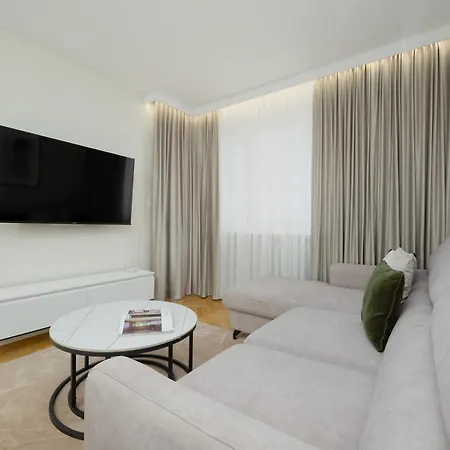 Tasteful One Bedroom By Renters Apartman