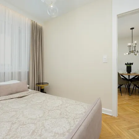 Tasteful One Bedroom By Renters Apartman *