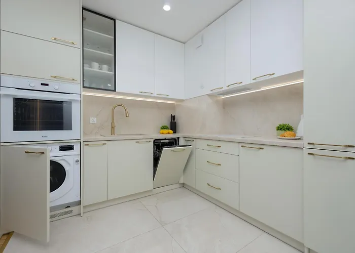 Tasteful One Bedroom By Renters Varsovie